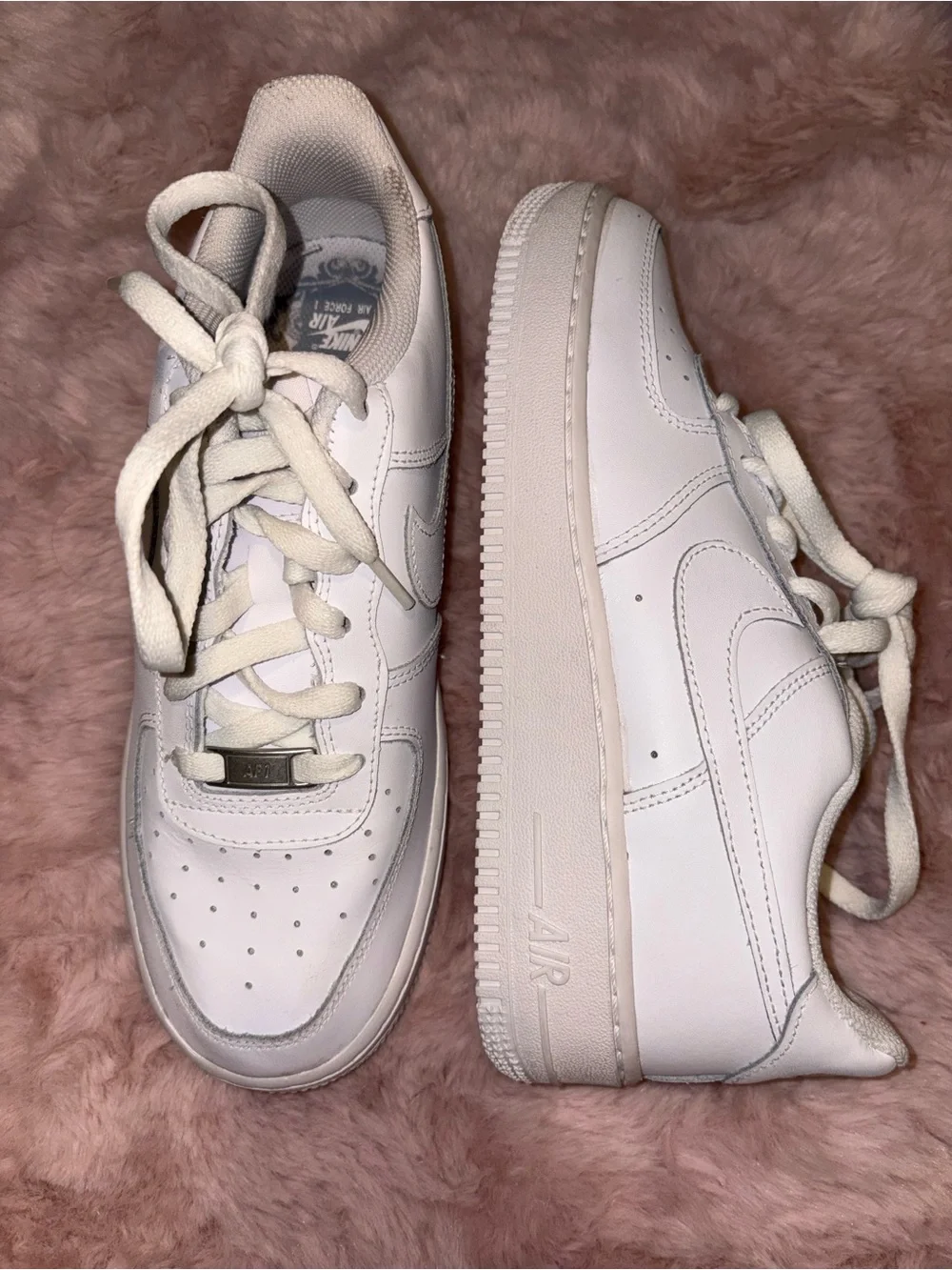 Nike Women's White Low-Top Leather Sneakers